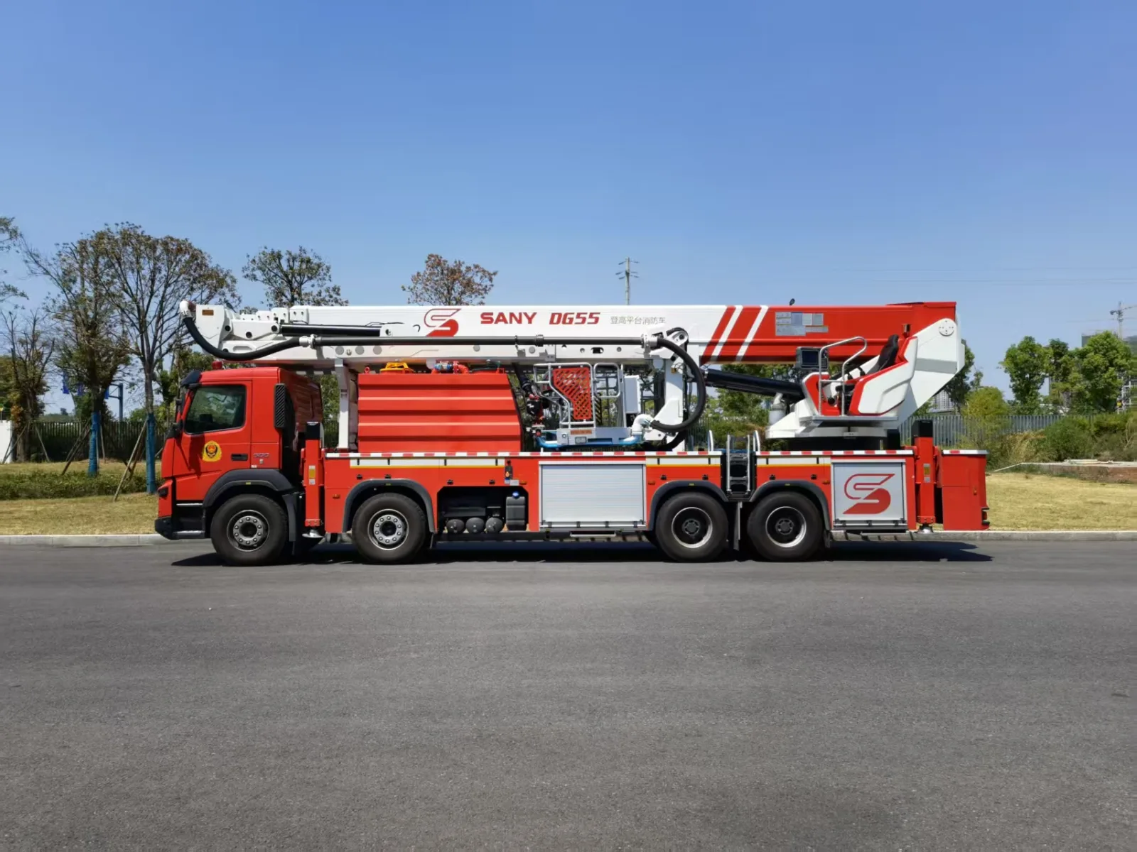 SANY DG55(With Tank) Aerial Platform Fire Truck sənaye texnikası